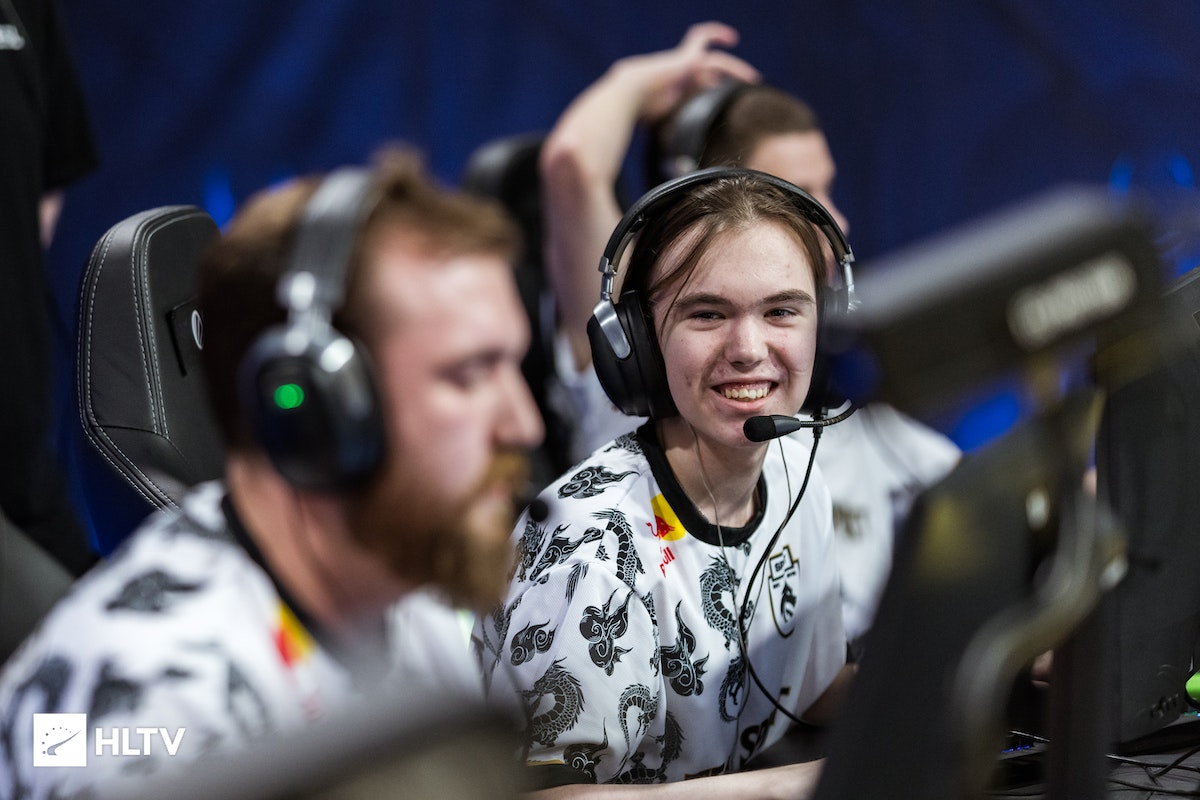 大量的并肩 大量的并肩