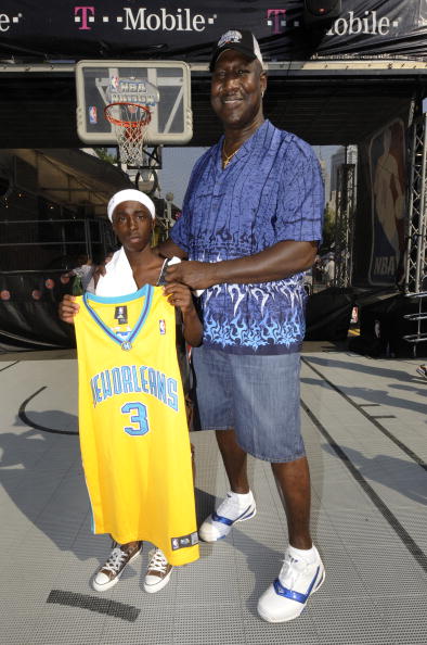 他在前两个 他在前两个