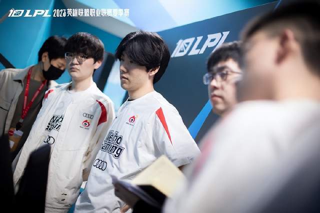 强了他在球 强了他在球